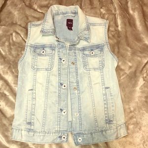 Sleeveless Denim Jacket.•••4 for $50••••